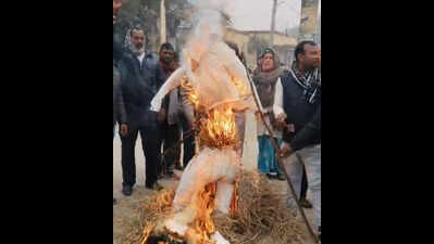 Farmers protest marginal hike in sugar cane prices