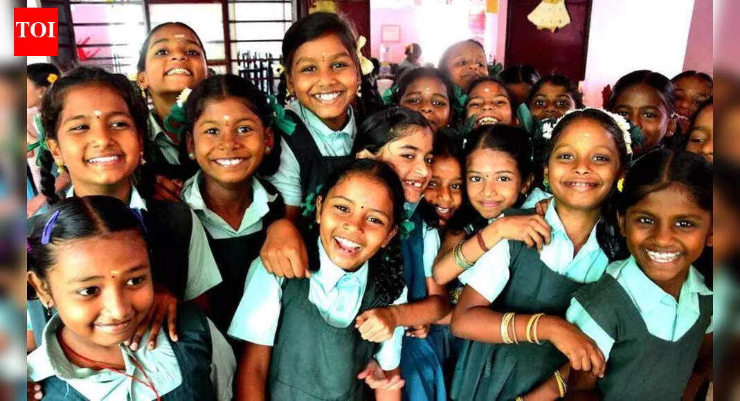 UP govt makes RTE admissions easy, child’s Aadhar no more mandatory | Lucknow News