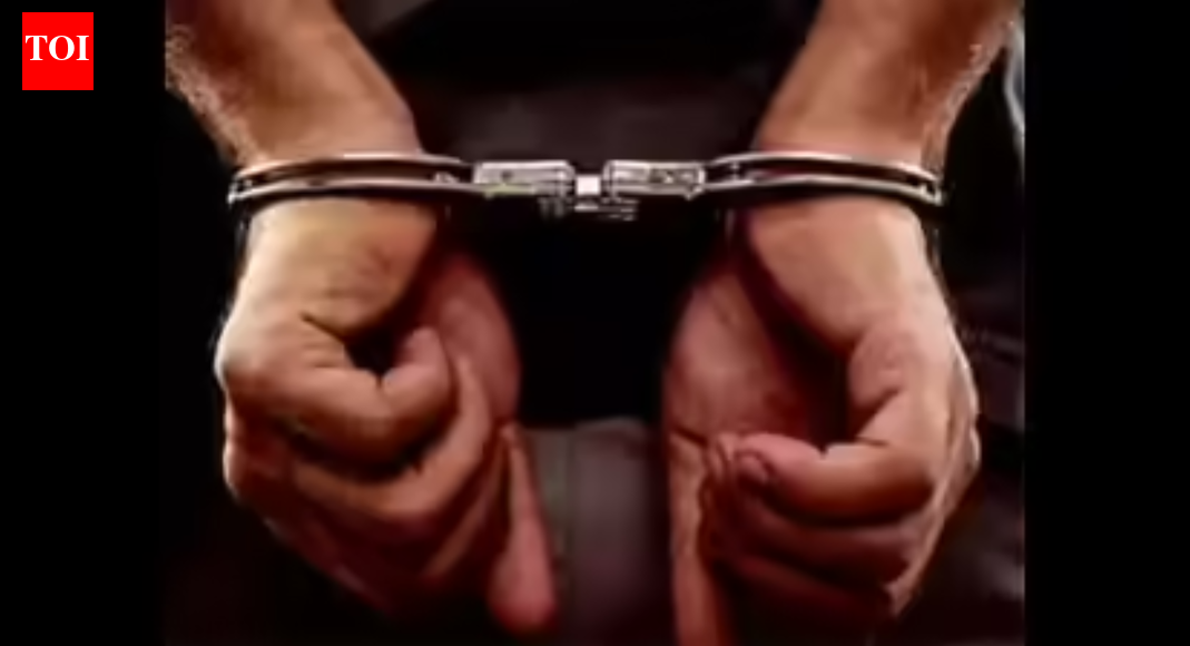 Cook held for spitting on chapatis