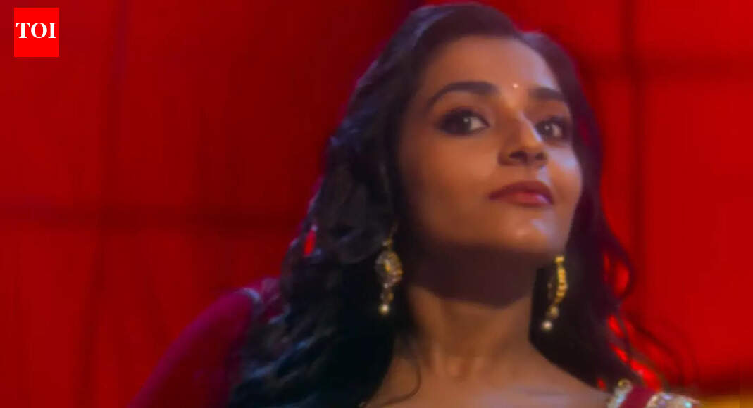 ‘Komala Thaamara’: Rajisha Vijayan stuns the audience with her glamorous dance number from ‘Masthishkamaranam’