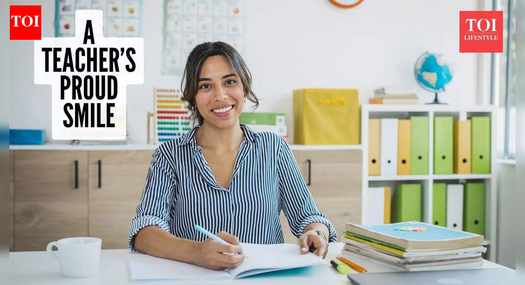 She met her strict school teacher after 10 years, and the smile said everything