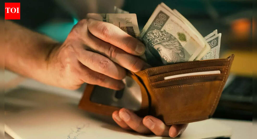 4 Things to keep in your wallet to attract wealth