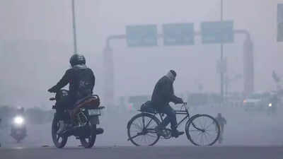 Delhi shivers at 4.2 deg C, cold wave warning for next two days