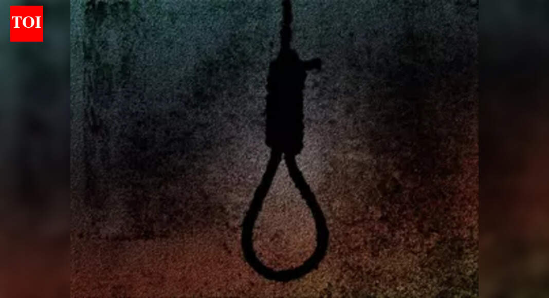 Body of lawyer’s wife found hanging in city, dowry death suspected