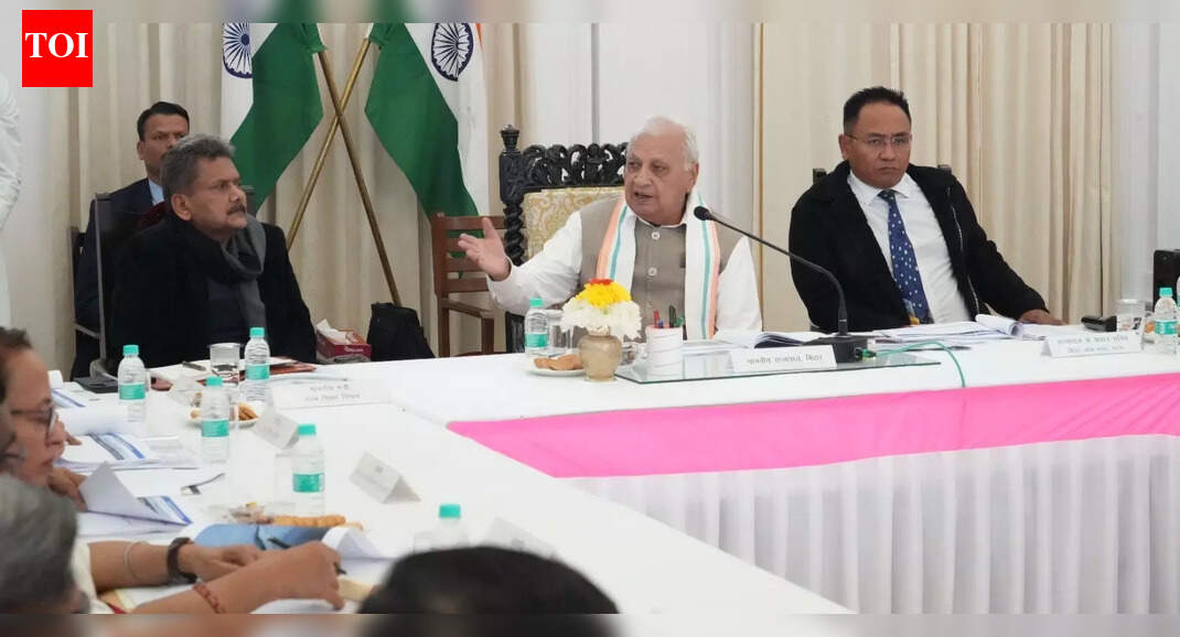 Governor asks vice-chancellors to streamline functioning of varsities