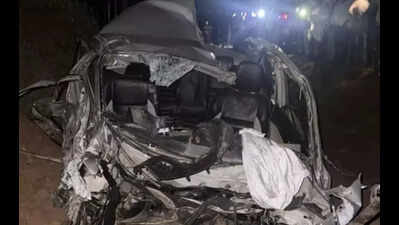 Senior Kolhapur cop’s mother and driver killed in SUV-truck crash in Karnataka