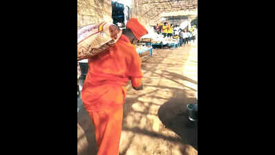 Image of Gavi Mutt seer carrying rice bag goes viral