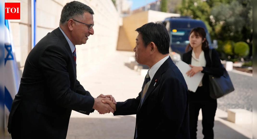 Hamas says it will dissolve its Gaza government when new Palestinian body takes over