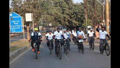 Fitness rally flexes Malkhamb artistes from Chhattisgarh with TV, sports stars