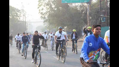 Fitness rally flexes Malkhamb artistes from Chhattisgarh with TV, sports stars