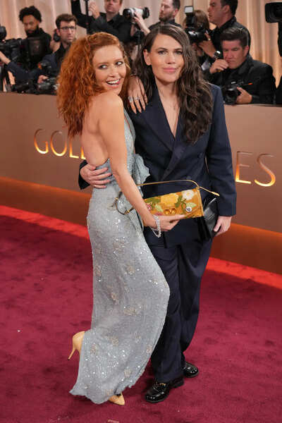  Mark Ruffalo, Wanda Sykes and other stars wear 'BE GOOD' pins protesting ICE