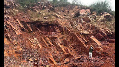 Aravallis Battle Illegal Mining Amidst Shifting Legal Protections | Quick Digest