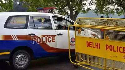 Delhi: 2 arrested for smashing car windscreen, robbing Rs 1.2 lakh in Vasant Vihar