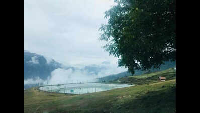 In search of snow: Auli, Jyotirmath hoteliers face unexpected slump as tourists turn away