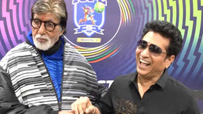 Amitabh Bachchan plays finger cricket with Sachin Tendulkar and the internet is in awe, watch VIDEO to know who won!