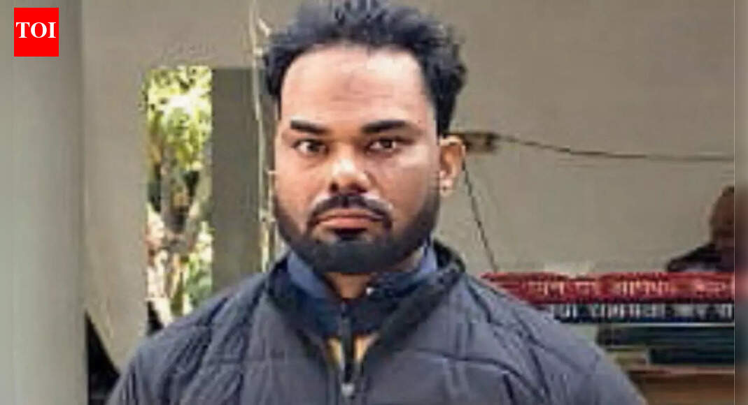 Man murders girlfriend in Ghaziabad hotel, sleeps next to her corpse