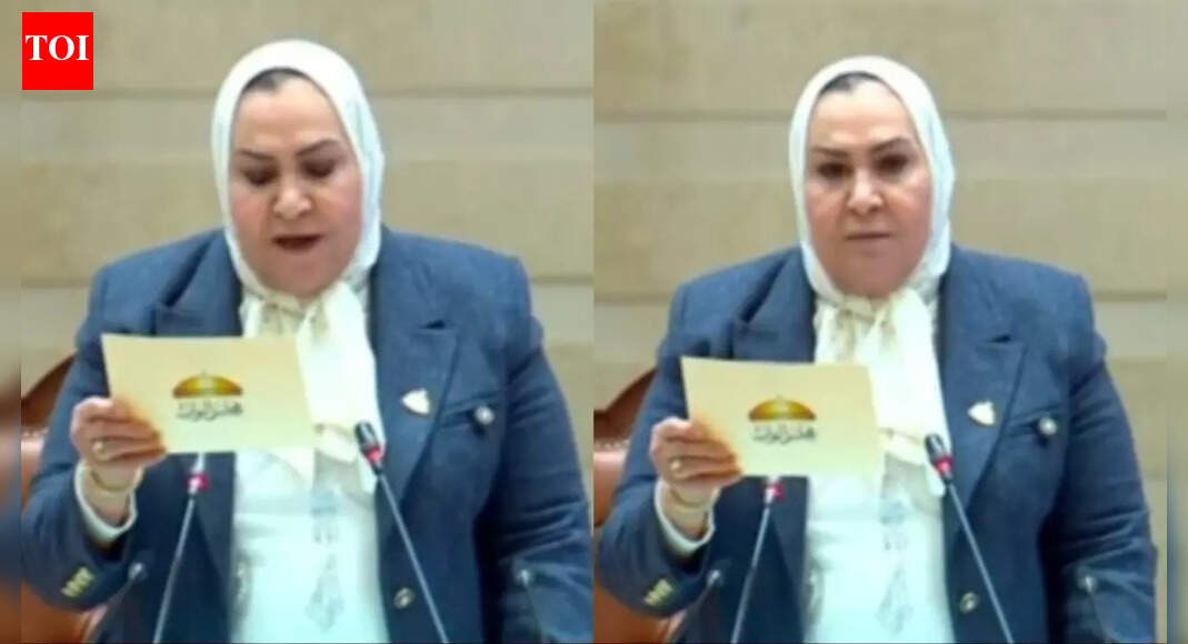 Who is Abla El Hawary, Egypt's first woman to lead parliamentary proceedings in 160 years?