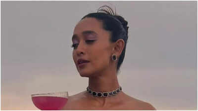 Sayani Gupta wore Rs 1.67 lakh metal dress in ‘Four More Shots Please 4’ that left her with paper cuts