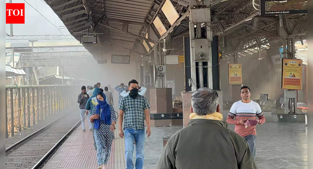 Train timetable on Mumbai-Howrah route goes haywire during Jharsuguda station fire