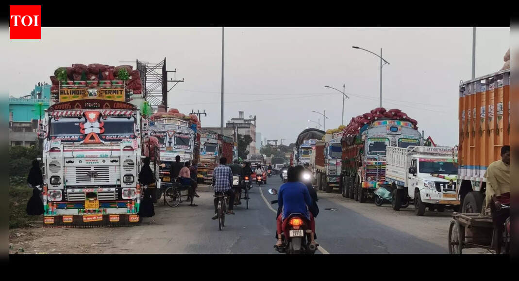 Illegal parking on Cuttack road hits traffic flow, increases accident risk