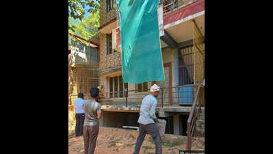 MCC conducts drives to clear illegal buildings in city