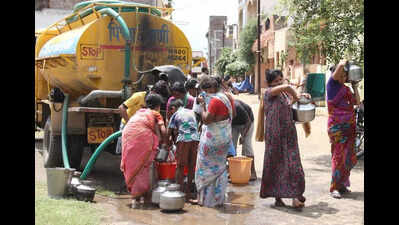Residents flag garbage lapses, water scarcity, poor roads in Chhatrapati Sambhajinagar’s Ward 9
