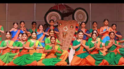 Kalamandalam students dance to welcome youth festival participants, but they cannot compete