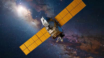 செயற்கைக்கோள்கள் பூமிக்கு திரும்பாமல் எப்படி விண்வெளியில் தங்கியிருக்கின்றன, அதன் பின்னணியில் உள்ள அறிவியல் என்ன?