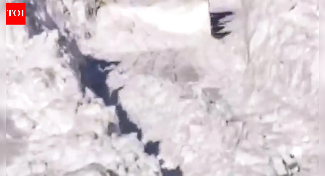 Ladakh suspends Chaddar trek as Zanskar river starts unfreezing