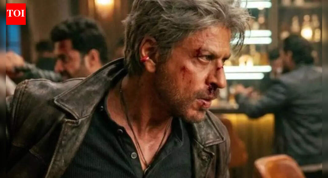 Shah Rukh Khan embraces his gangster era; spotted with neck tattoos for 'King' movie - PICS