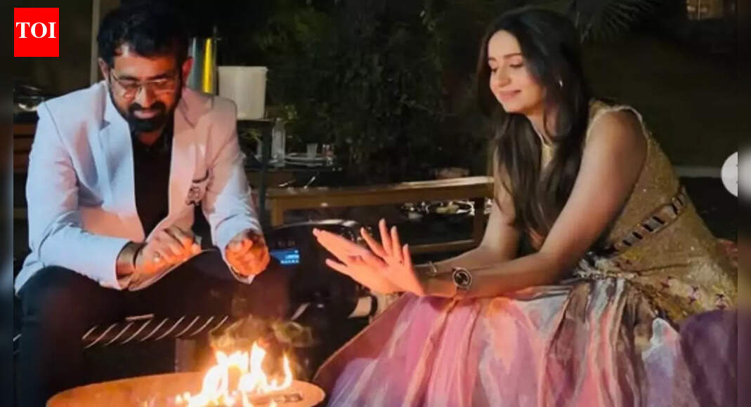 'We are happy in our own world': Kinjal Dave’s father shares cryptic note amid engagement row