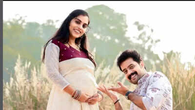 Actor Devan and Dhanya share pregnancy news in a very special way;' A Happy News on Happy New Year'