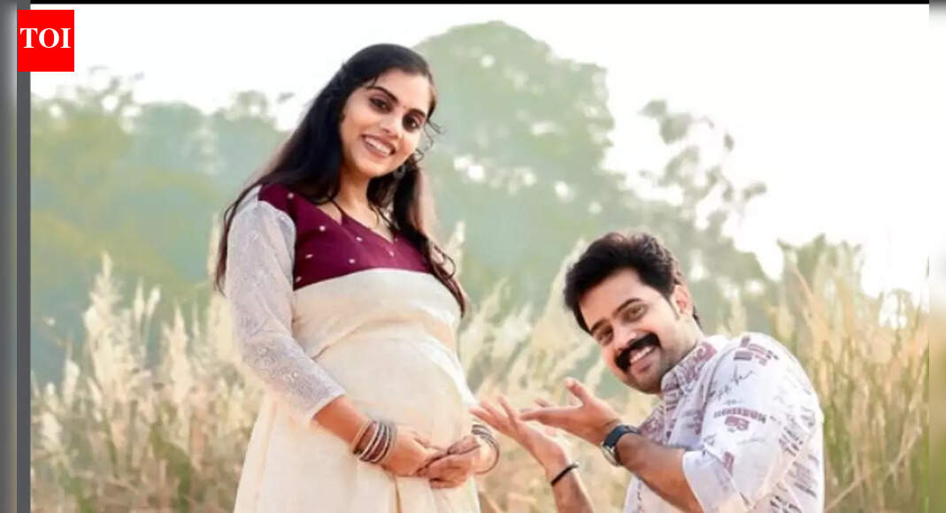 Actor Devan and Dhanya share pregnancy news in a very special way;' A Happy News on Happy New Year'