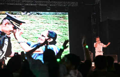 Ahead of Republic Day, Sonu Nigam pays homage to Indian soldiers with Sandese Aate Hai; Pune sobs in solidarity