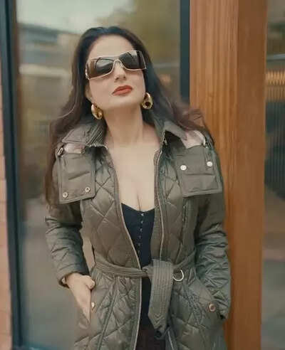 Ameesha Patel alerts fans about imposter using fake phone number scam