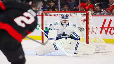 Kevin Lankinen’s goal-line save leads Vancouver Canucks’ 38-save effort in narrow loss to Ottawa Senators
