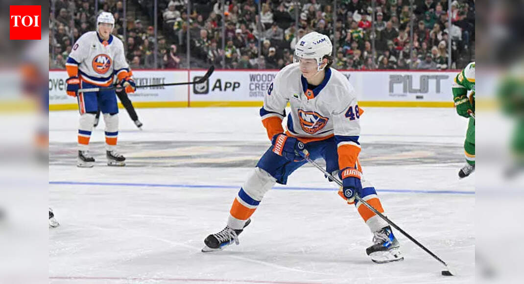 Matthew Schaefer leaves Winnipeg Jets game after multiple injury scares for New York Islanders