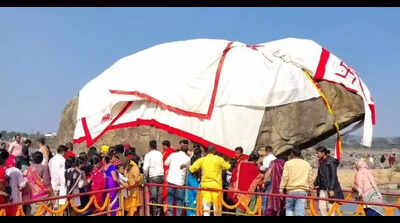 Makar Sankranti Celebrations: Thousands Flock to Hathia Pathar Dham and Sree Ayyappa Temple in Bokaro, Sukhaldari Waterfall in Garhwa