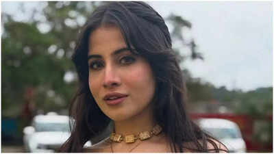 Splitsvilla X6:Mischief maker Uorfi Javed addresses rumours about Niharika Tiwari kissing her boyfriend; reveals 'There was a guy who was double dating both of us'