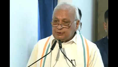 Governor lauds soldiers’ courage and sacrifice, honours 'veer naris'