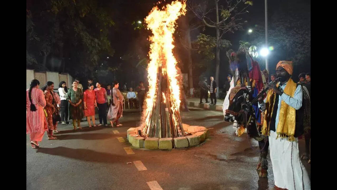Bonfires to blue skies, city celebrates in full flight | Hyderabad News -  The Times of India