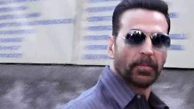 Akshay Kumar wins hearts at BMC polling booth; offers to help girl's family with debt - VIRAL VIDEO
