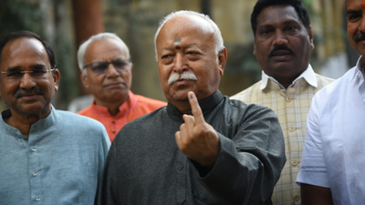 RSS chief Mohan Bhagwat casts vote in NMC polls, urges voters to choose ‘available best’