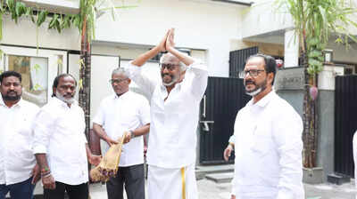 Rajnikanth meets fans outside his residence on Pongal, see pics