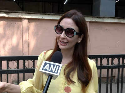 BMC Polls: 'Dhurandhar' actress Saumya Tandon struggles to find her name on voter list