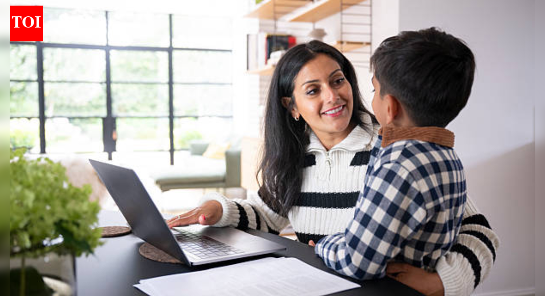 Should schools regulate students’ screen time?