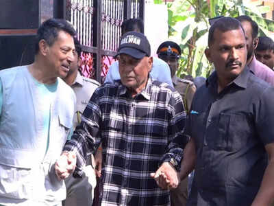 Salim Khan and Rakesh Roshan cast votes in BMC elections