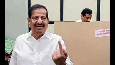 To vote in civic polls, Maharashtra minister Gamesh Naik hunts for name for an hour