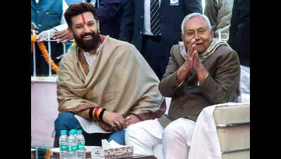 NDA unity on display at Chirag’s Sankranti feast