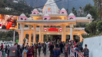 Natural cave of Vaishno Devi Shrine reopened for devotees